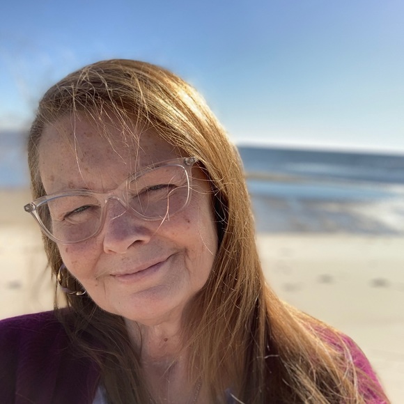 Meet your Posher, Sandy - Picture 3 of 17